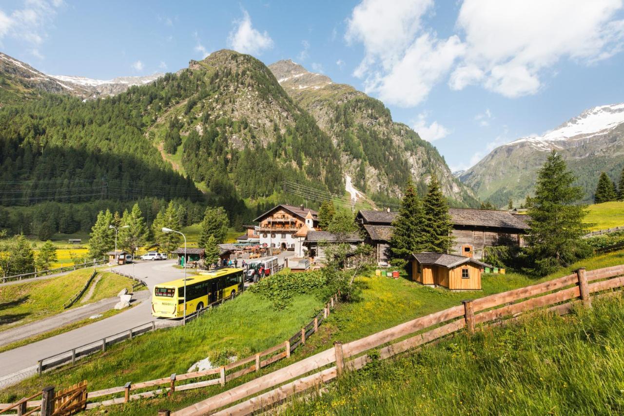 Matreier Tauernhaus Hotel Матрей ин Остирол Екстериор снимка